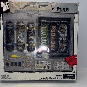 Tech Deck Fingerboard Set with Accessories